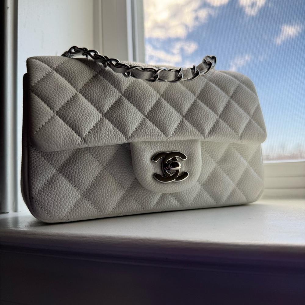 AUTH RARE Chanel Caviar White Mini SHW 🩵